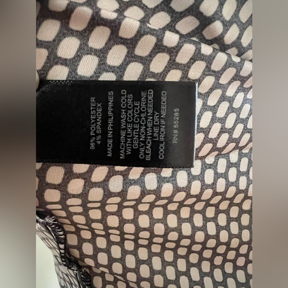 Express Geometric Print Black & White Zip Front Top – XS - Picture 13 of 14